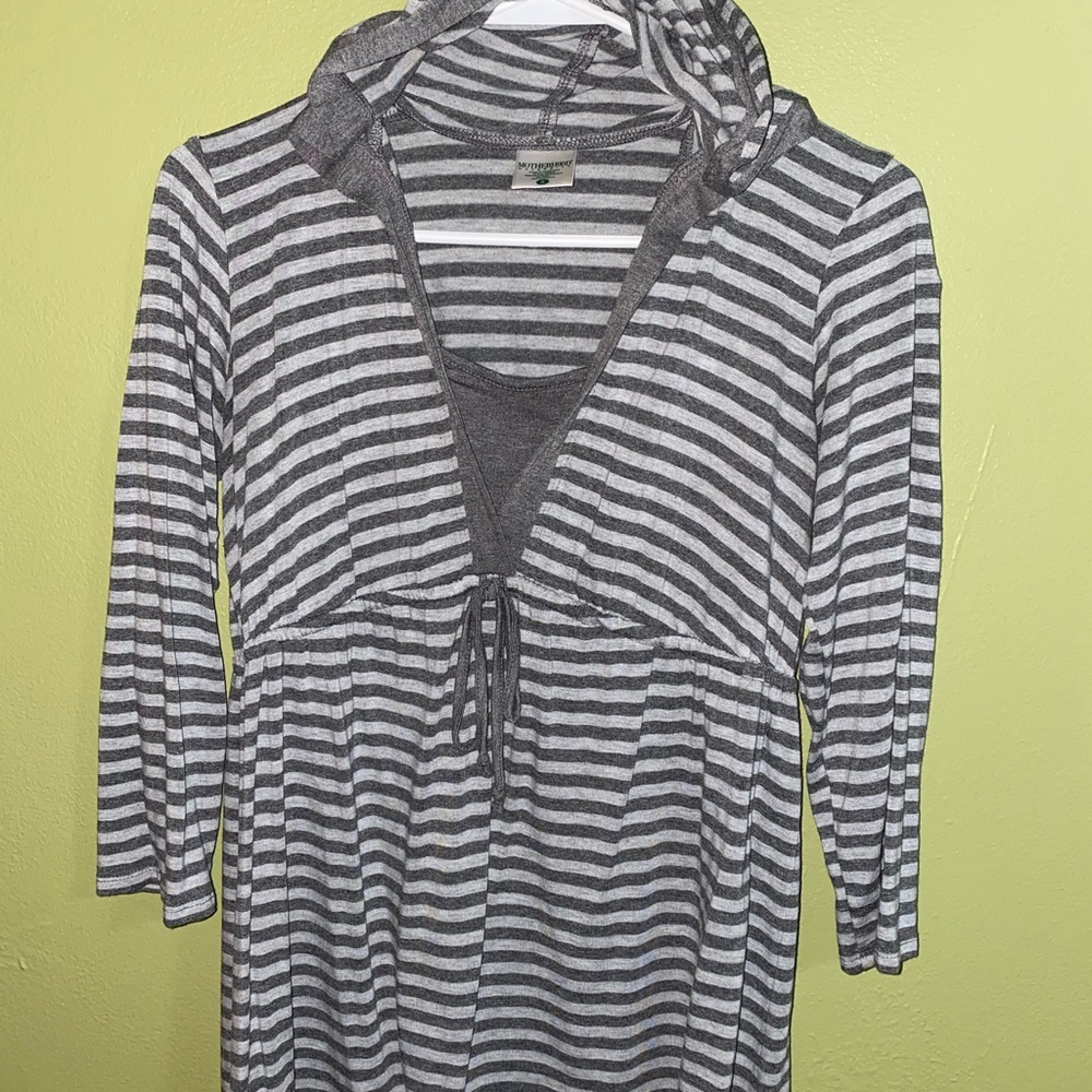 Maternity shirt with hood